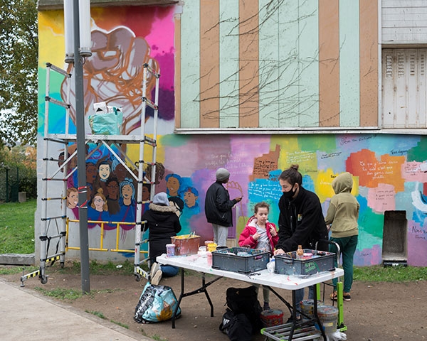 Sur ce mur, chacun y va de son expression écrite ou peinte, sur le thème de la justice. On y lit des messages de colère tels que : « J’aime pas quand c’est sale » ; ironiques : « J’aime pas les bonbons que l’épicier vend » ; sérieux : « Peut-on parler de justice dans un monde où les services judiciaires ne nous défendent pas » ; ou même d’espoir : « Croyez toujours en vos rêves malgré les injustices sociales », « Pagel représente toutes les couleurs du monde ! »