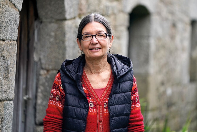 Claire Duval a de multiples engagements militants. À l’UTR-56 (Union territoriale de retraités du Morbihan), elle occupe les fonctions de référente sur la pauvreté, l’exclusion et l’immigration.