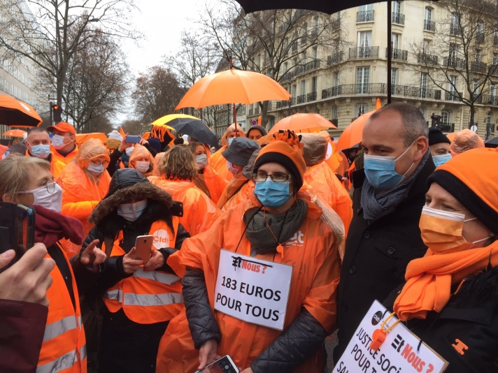 Les personnels soignants CFDT et les salariés du secteur médico-social ont manifesté à Paris le mardi 12 janvier.