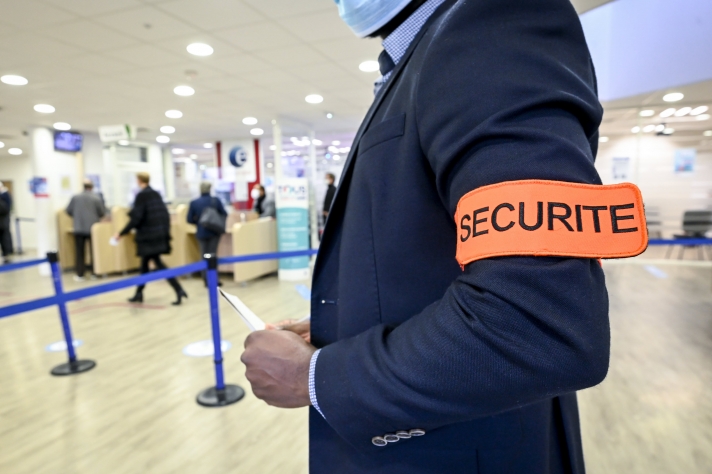 Le refus de versement de la « prime permittents » à des allocataires qui y ont droit, les demandes de remboursement de trop-perçus consécutifs à des erreurs imputables à Pôle emploi et la poursuite de la crise sanitaire génèrent des tensions de part et d’autre du guichet.