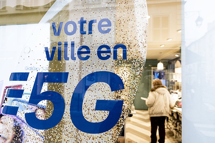 Certaines villes, comme Poitiers, ont organisé une consultation citoyenne à propos
du déploiement de la 5G.