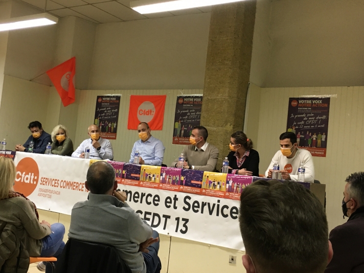 De nombreux secteurs des Services, fragilisés par la crise sanitaire, étaient venu échanger avec Laurent Berger (au centre).