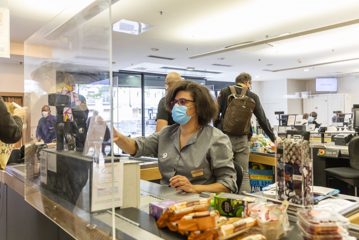 Les 5,6 millions de travailleurs dits de deuxième ligne aimeraient voir leurs efforts pour assurer la continuité de la vie économique traduits en matière salariale.