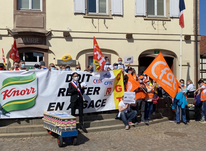Déterminés à sauver leur site, les salariés de Knorr à Duppigheim multiplient les modes de mobilisation et en appellent aux élus politiques.