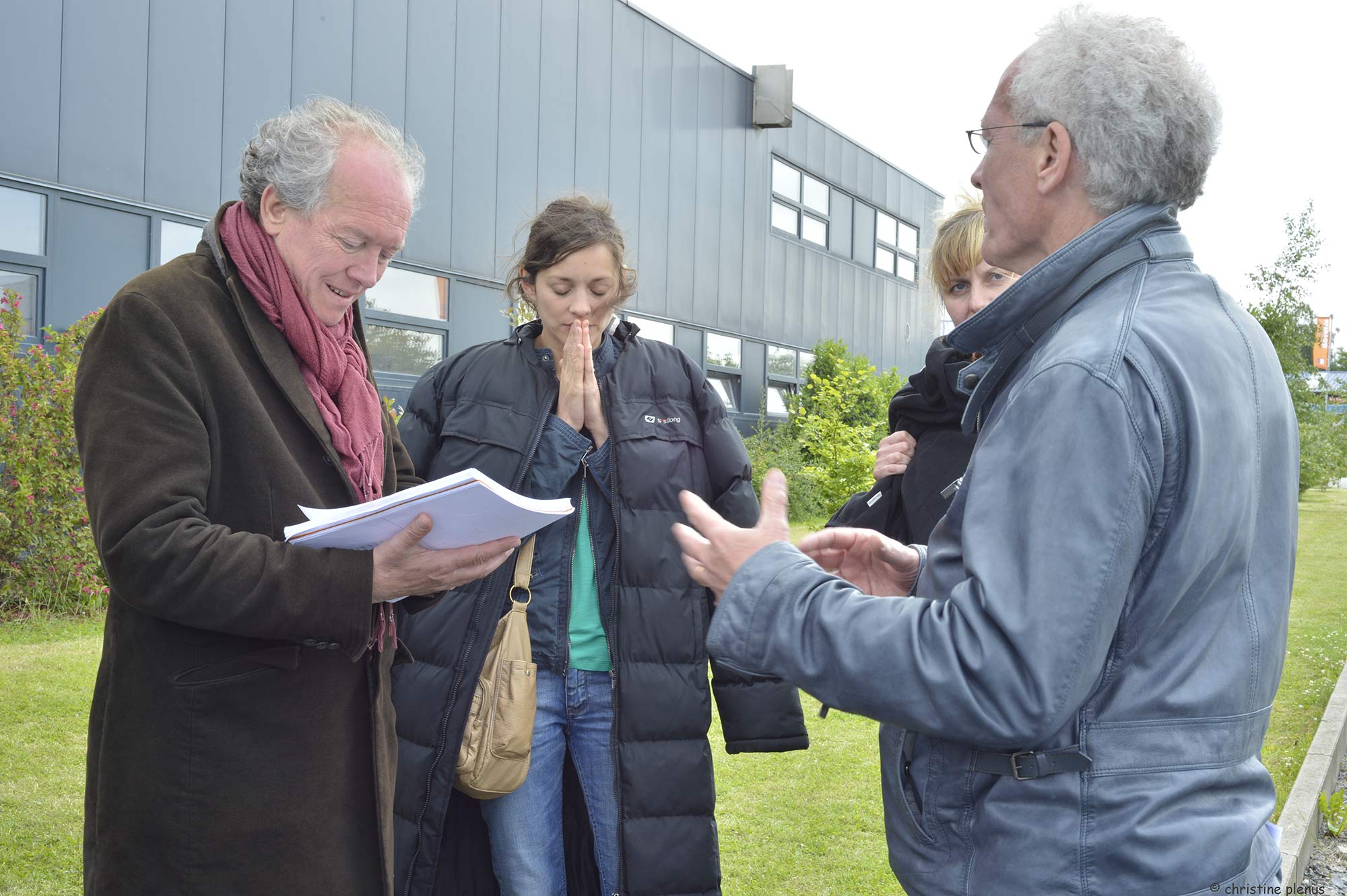 Les frères Dardenne et Marion Cotillard sur le tournage de Deux jours, une nuit.